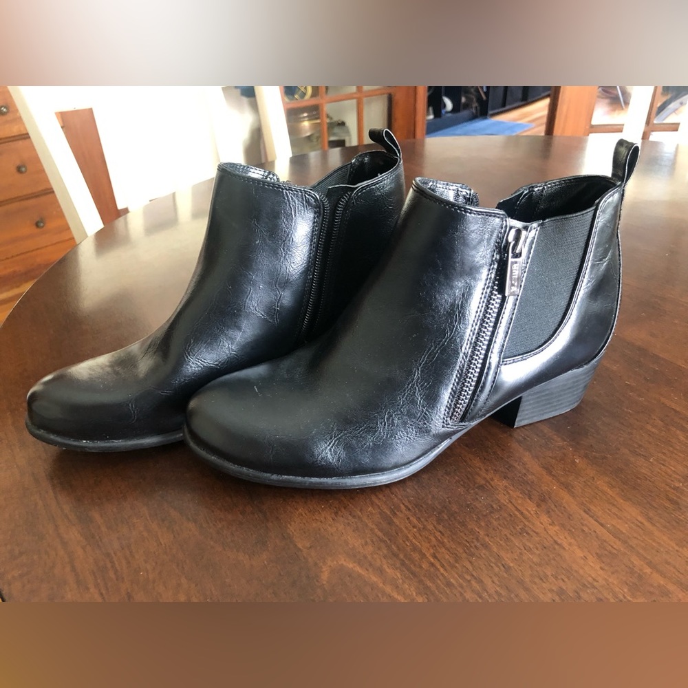 UNISA Black Heeled Ankle Boots